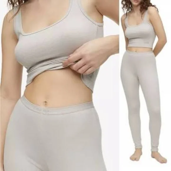🌺CALVIN KLEIN BRAND NEW SET OF SLEEP LEGGINS AND TANK TOP SIZE L - Picture 1 of 2